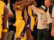 Artest porta Lakers