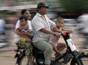 Tips survive Cambodja: cross road