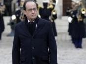 Francia, l’omaggio Parigi alle vittime. Hollande: “Hanno ucciso nome tradito”