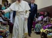 Bangui, Papa Francesco visita moschea Koundouko: “Cristiani musulmani fratelli, alla violenza nome Dio”