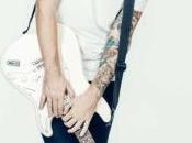 Alessio Bernabei nuova “vita” solista passione piedi femminili