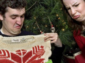 Natale, italiano cinque ricicla regali: “indesiderati” finiscono amici parenti. Ecco classifica peggiori