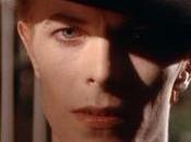 Stasera alle 23,30 Movie L’uomo cadde sulla terra David Bowie