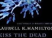 Recensione: "KISS DEAD" Laurell Hamilton.
