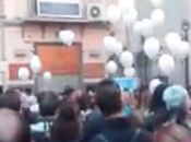 Video. L’ultimo saluto Rosario, morto cancro: applausi palloncini bianchi