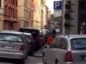 romani parcheggiano male perché sono posti". Nuovo filmato smentire questa sciocchezza