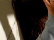 Marcianise. Uomo scaglia moglie figlia colpi cacciavite: grave consorte