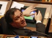 Parlamentari giocano l’iPad posto lavoro