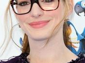 Anne Hathaway viola Gucci occhiali vista