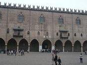 Mantua genuit