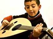 bambini Gaza tornano alla scuola musicale al-Qattan