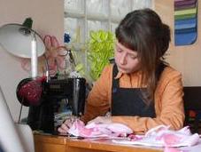 Quando riciclo diventa artigianato: magia Sara, trasforma materiali recupero aiuta l’ambiente
