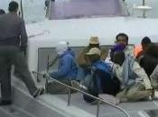 Lampedusa (AG) salva immigrati abbandonati mare (19.05.11)