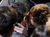 Robert Pattinson Taylor Lautner saltato sulla bocca l'ha baciato