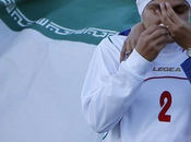 Foto giorno giugno 2011 giocatrici iraniane lacrime, vietato usare l'hijab