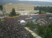 Parlamento Atene sotto ASSEDIO CULLA della Democrazia insegnando come fare....)