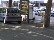 Posto auto creativo pure all’ombra