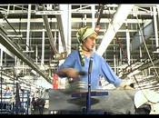 Licenziate solo donne “così stanno casa figli”.