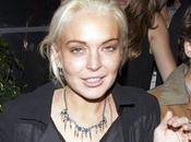 Lindsay Lohan dopo domiciliari fuori casa ronza becca sbronza