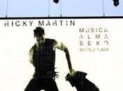 Arena Verona quasi piena: proteste contro Ricky Martin