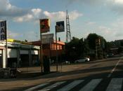 paesaggio devastato cartelli