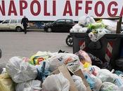 Napoli, rifiuti fiamme tutto week-end. libera allo smaltimento fuori regione. Speciale Week-End