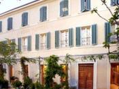 Louis Vuitton apre Saint. Tropez festeggia Neverfull