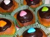 Mini cupcake alla marmellata albicocche glassati cioccolato