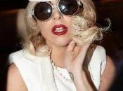 Lady Gaga apprendista dell' hatmaking