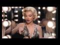 J’adore colpisce ancora Charlize Theron icone passato
