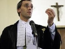 anche Ghedini lancia siluro siamo,quasi, alla fine. Adesso tornata voce pure maggiordomo guaio, troppe.