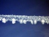 Scritte cielo spruzzate dagli aerei: filmati mostrano scie evidentemente sono chimiche condensa