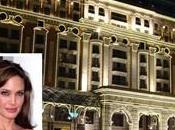 Segnaliamo posto vacante come impiegato Ritz Carlton Mosca, causa Angelina Jolie.