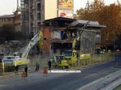 Milano: Procede demolizione Concessionario Renault v.le Certosa