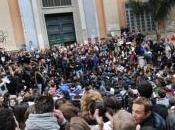 Roma: ancora cariche della Polizia. Fermo corteo studentesco