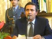 Presa calci l'auto Magistris.