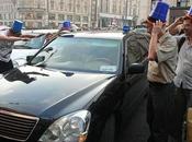 Mosca:proteste contro auto blu,cittadini strada secchiello blu-foto