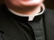 Napoli:prete beccato minorenne durante rapporto orale