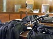 Condannati stupro, parenti devastano tribunale