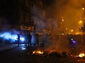 Un'altra notte scontri piazza Tahrir. manifestanti credono alle promesse dell'esercito