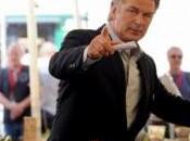 Alec Baldwin cacciato dall’aereo perché usava iPhone