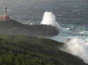 Tempesta vento sulla Campania, mareggiata isola Capri. Paura Lazio, tromba d'aria Asiago
