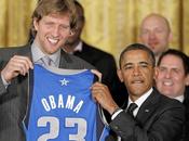 Basket, Nba: Dallas Mavericks visita alla Casa Bianca. Obama omaggio maglia numero