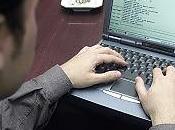 Quattordicenne pubblica foto hard delle compagne minorenni