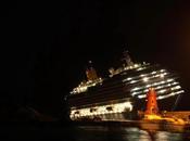 Naufragio Costa Concordia: Notizie false comunicate passeggeri (Video).