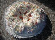 Ciaramicola tipico dolce pasquale Perugia coperto glassa bianchissima cosparsa confettini multicolori.