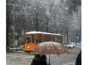 Neve: Milano, cadono primi fiocchi