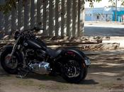 Harley-Davidson Softail Slim: moto essenziale incarna spirito delle autentiche custom school