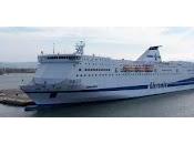 Traghetto Tirrenia urta banchina: squarcio metri. Tutti salvi