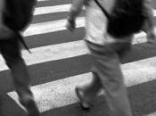 Investe giovani sulle strisce Sfiorata tragedia